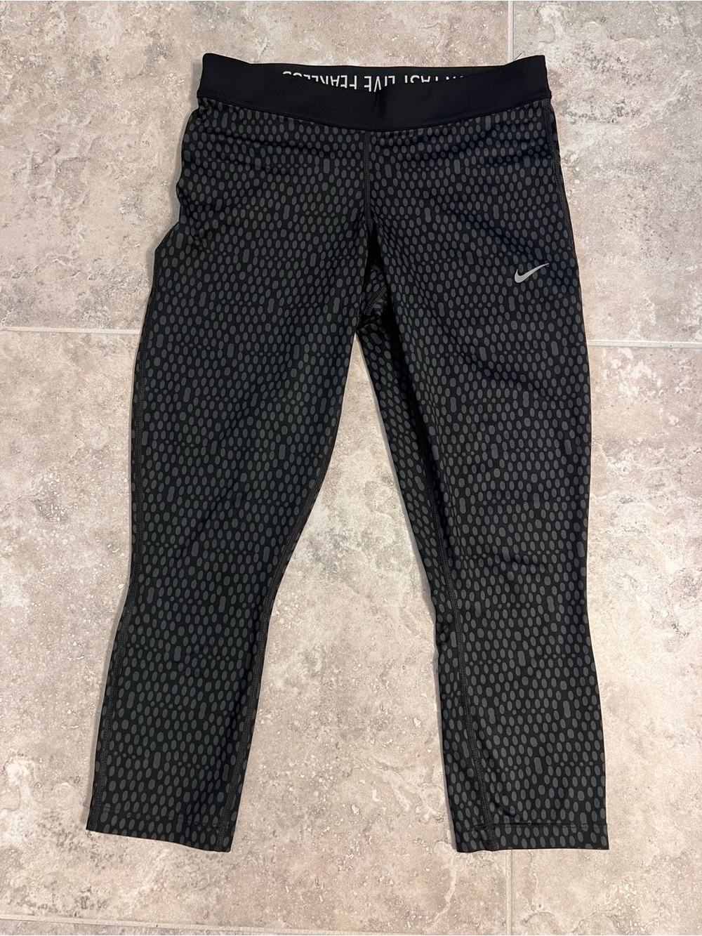 Nike Dri-FIT Run Fast Live Fearless Capri Running Leggings - Medium